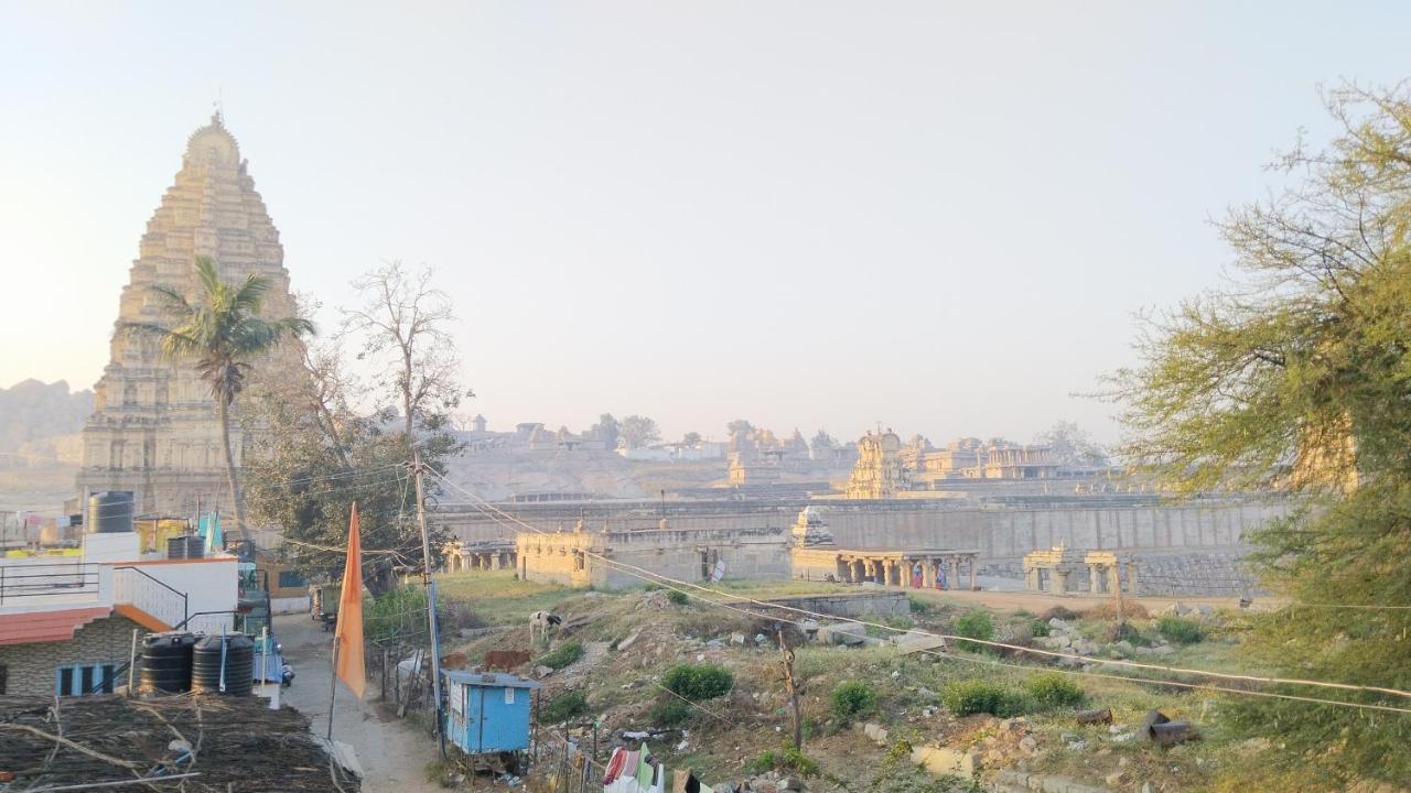 Funky Monkey Home Stay Hampi Buitenkant foto