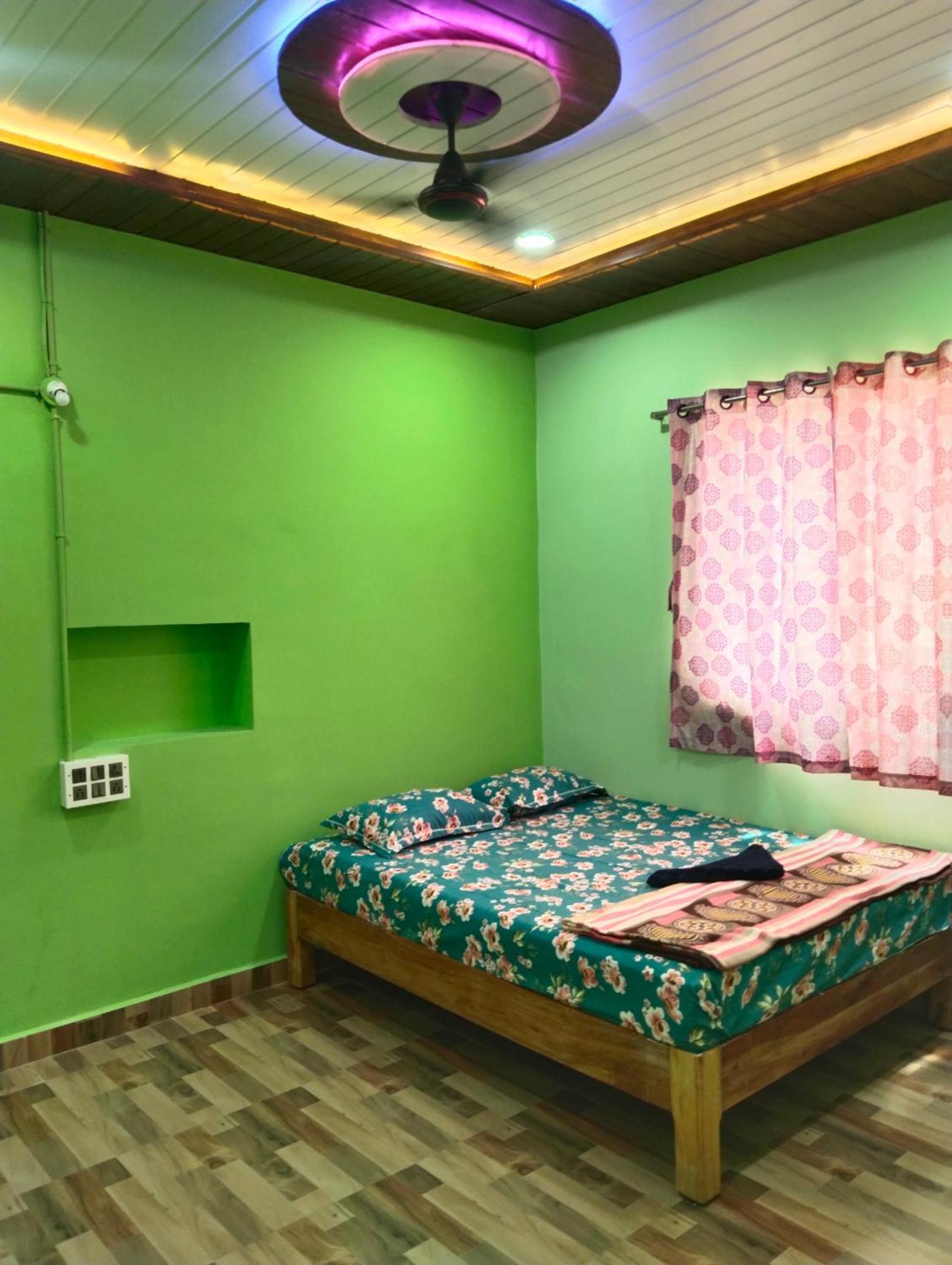 Funky Monkey Home Stay Hampi Buitenkant foto
